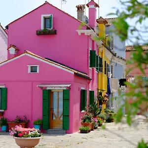  Holiday home Night Galleria - Bed & Art In - The Pink House Italy